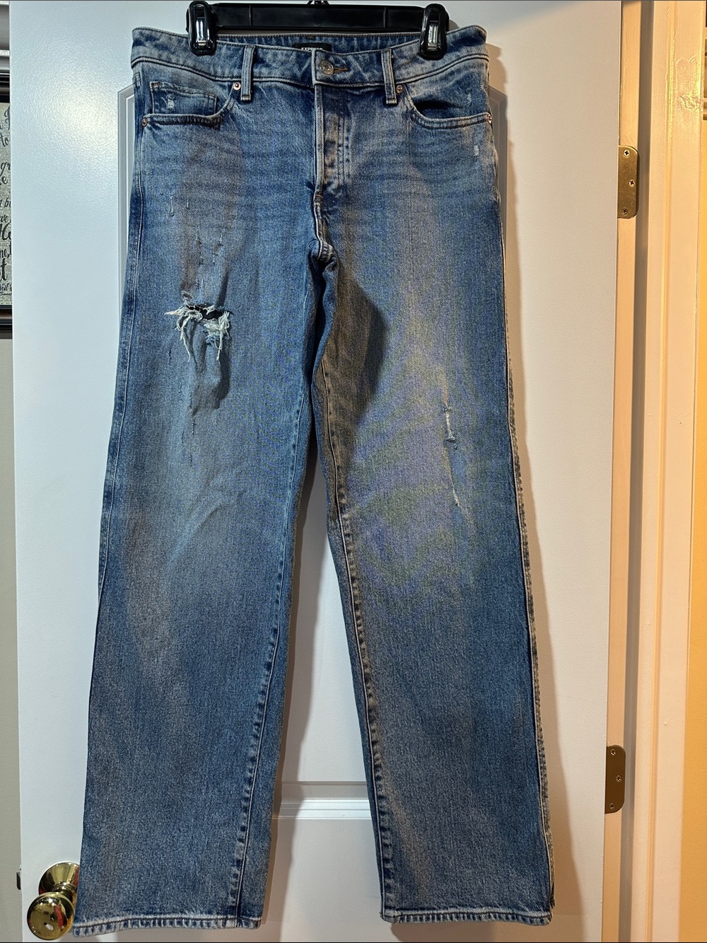 Express Women’s Blue Relaxed Straight-Leg Low Rise Jeans with Distressed Knee